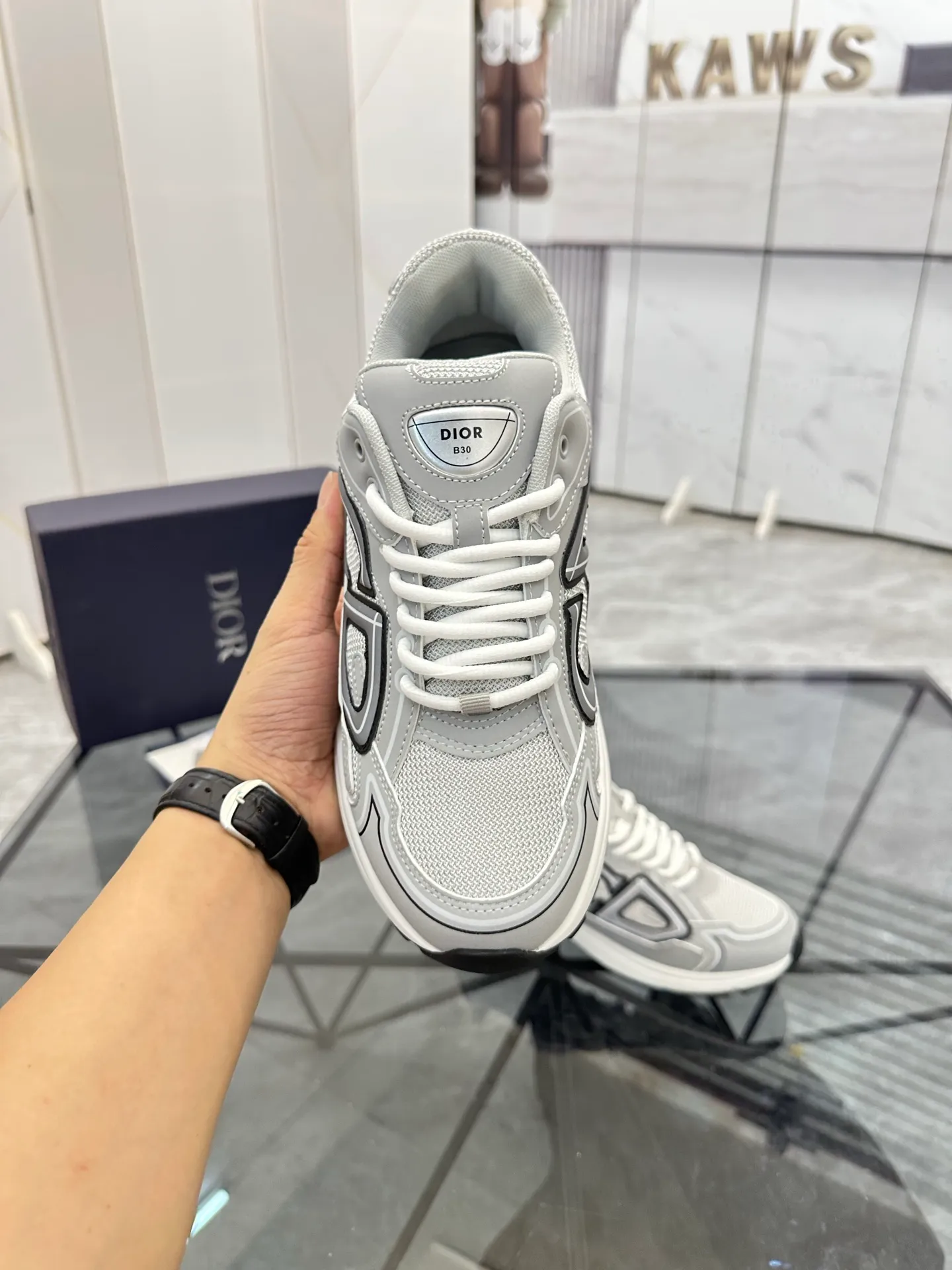 Men's shoes: 💰P400¥ Available in Guangzhou Product trademark: Dior* "Dior*" low-top casual shoes Regular size: 35-46 (can be customized to 47) Couple style Product materials: Upper imported cowhide stitched with original fabric, breathable lining, ultra-light foam original outsole. No.: 007